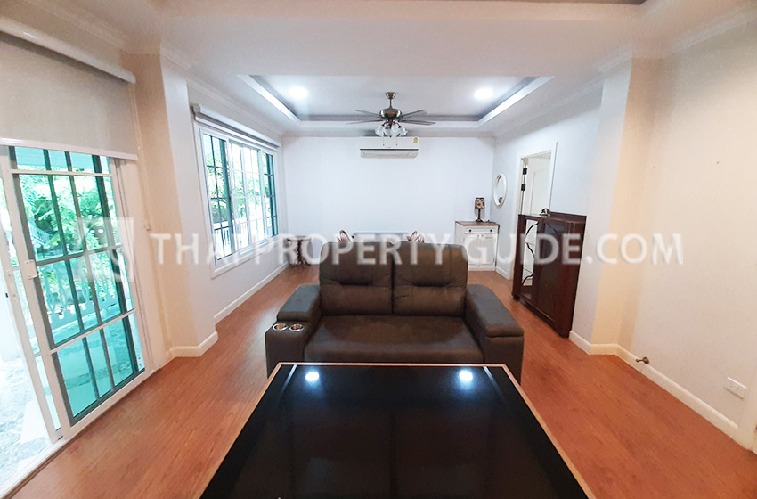 Townhouse for rent in Sukhumvit
